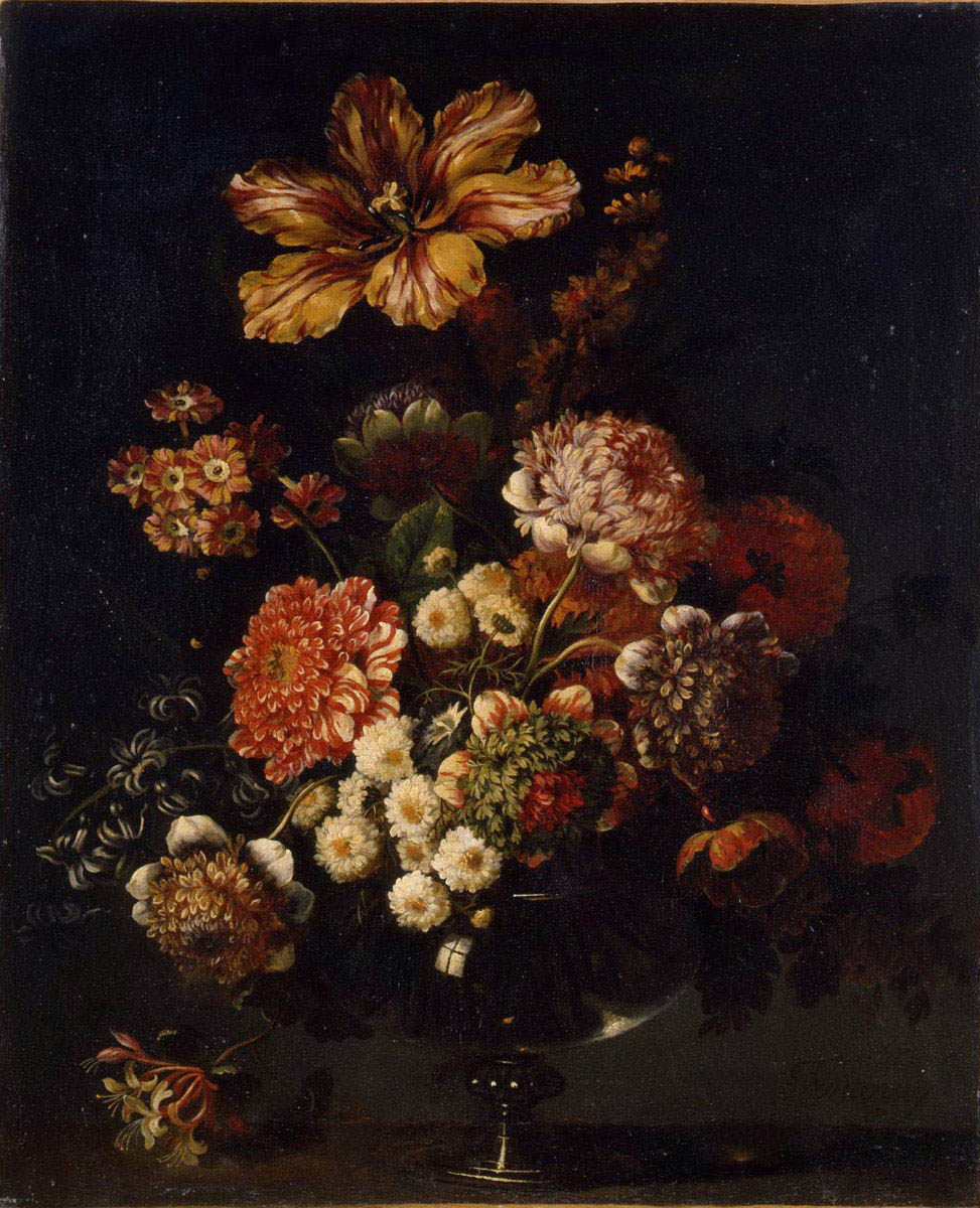 Vase en cristal rempli de fleurs